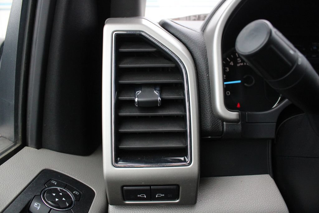 Used 2019 Ford F150 Lariat w/ Equipment Group 502A Luxury AWD/4WD image 8
