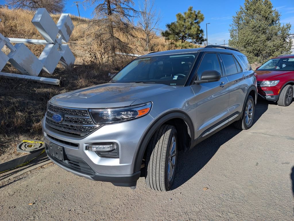 Used 2022 Ford Explorer XLT w/ Equipment Group 202A image 9