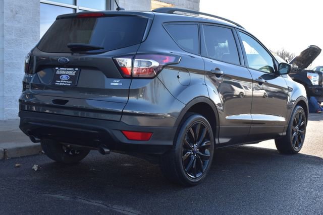 Used 2017 Ford Escape SE w/ SE Sport Appearance Package image 11