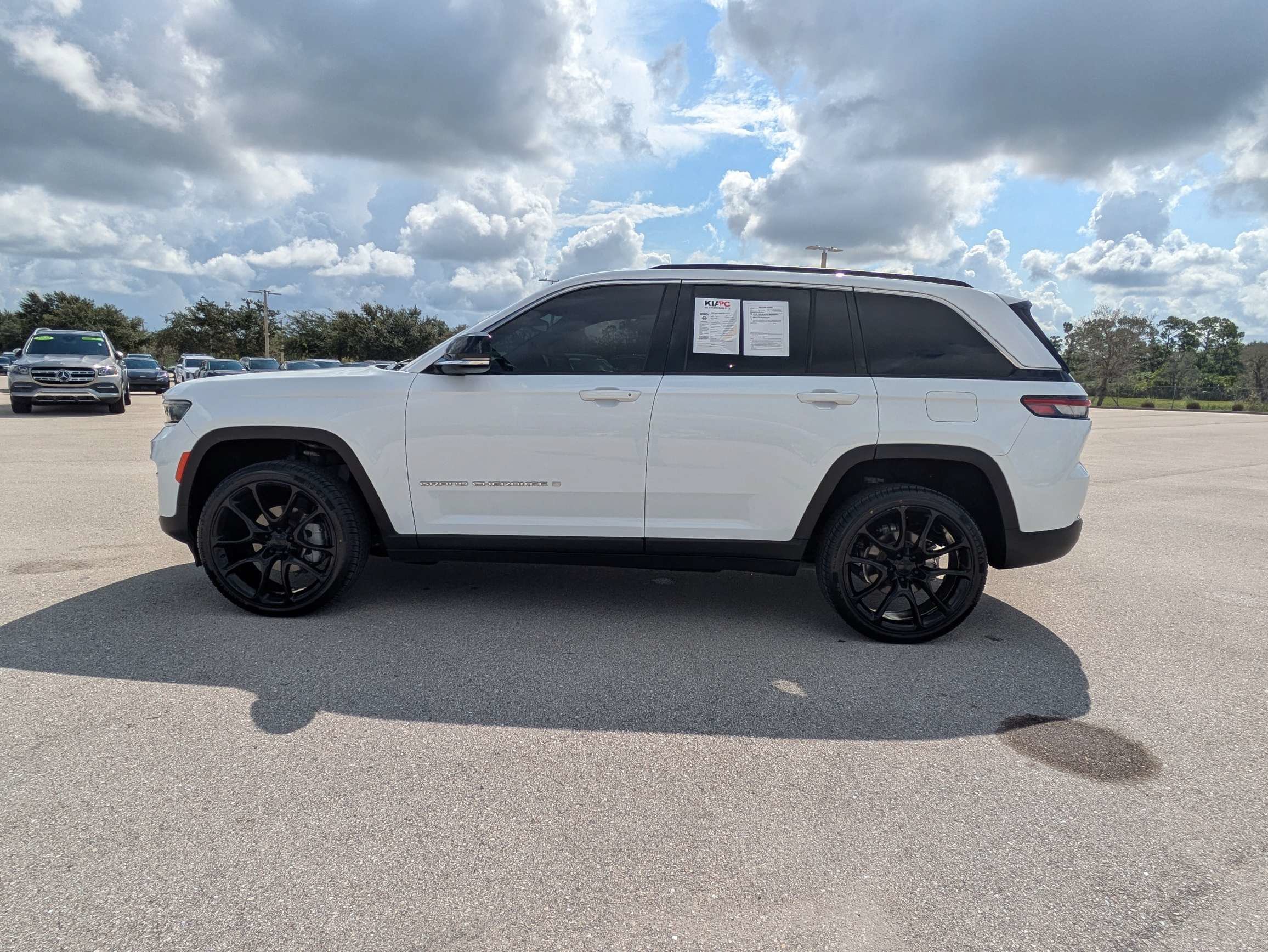 Used 2022 Jeep Grand Cherokee Limited AWD/4WD image 8