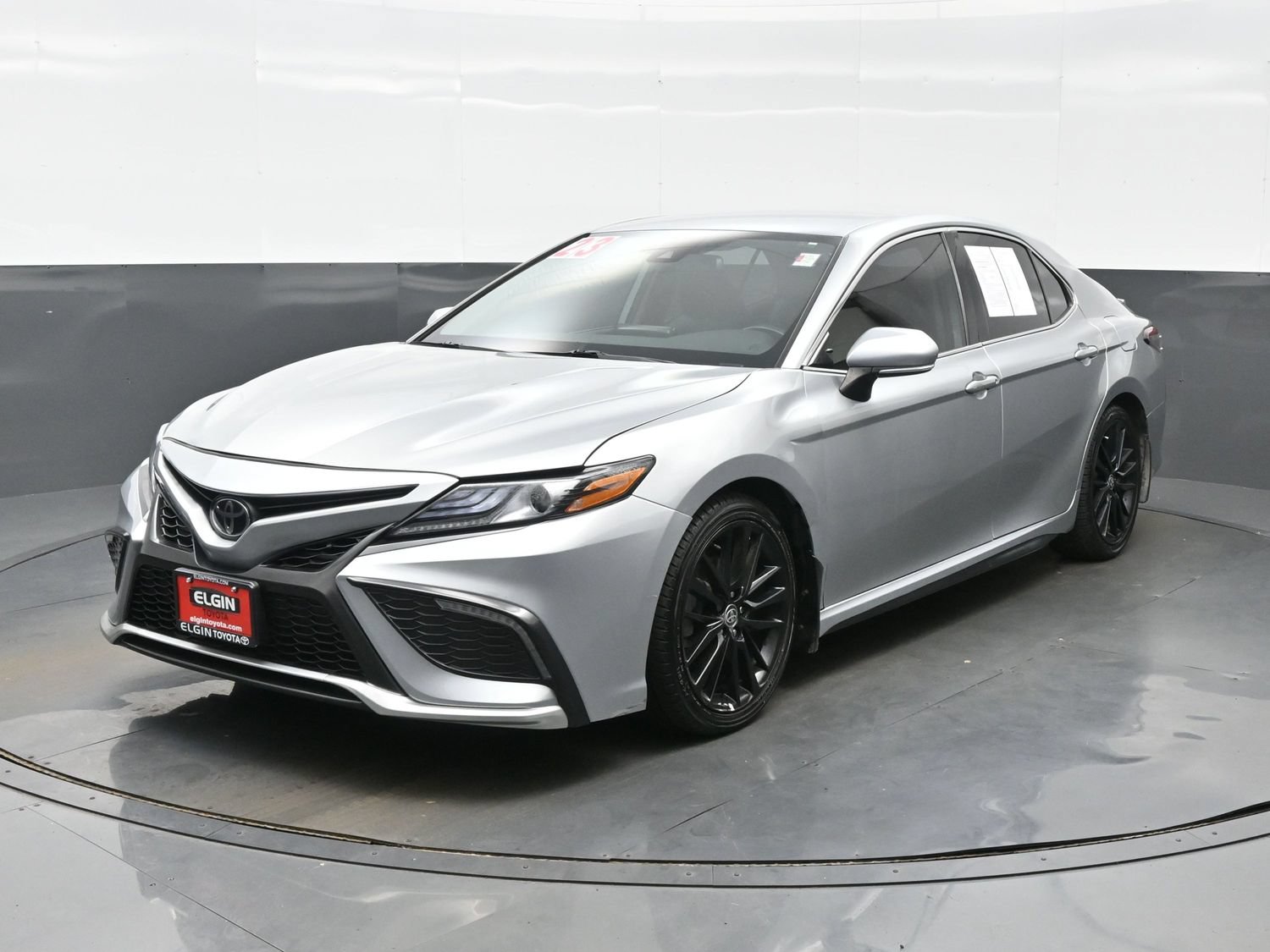 Used 2023 Toyota Camry XSE FWD image 2