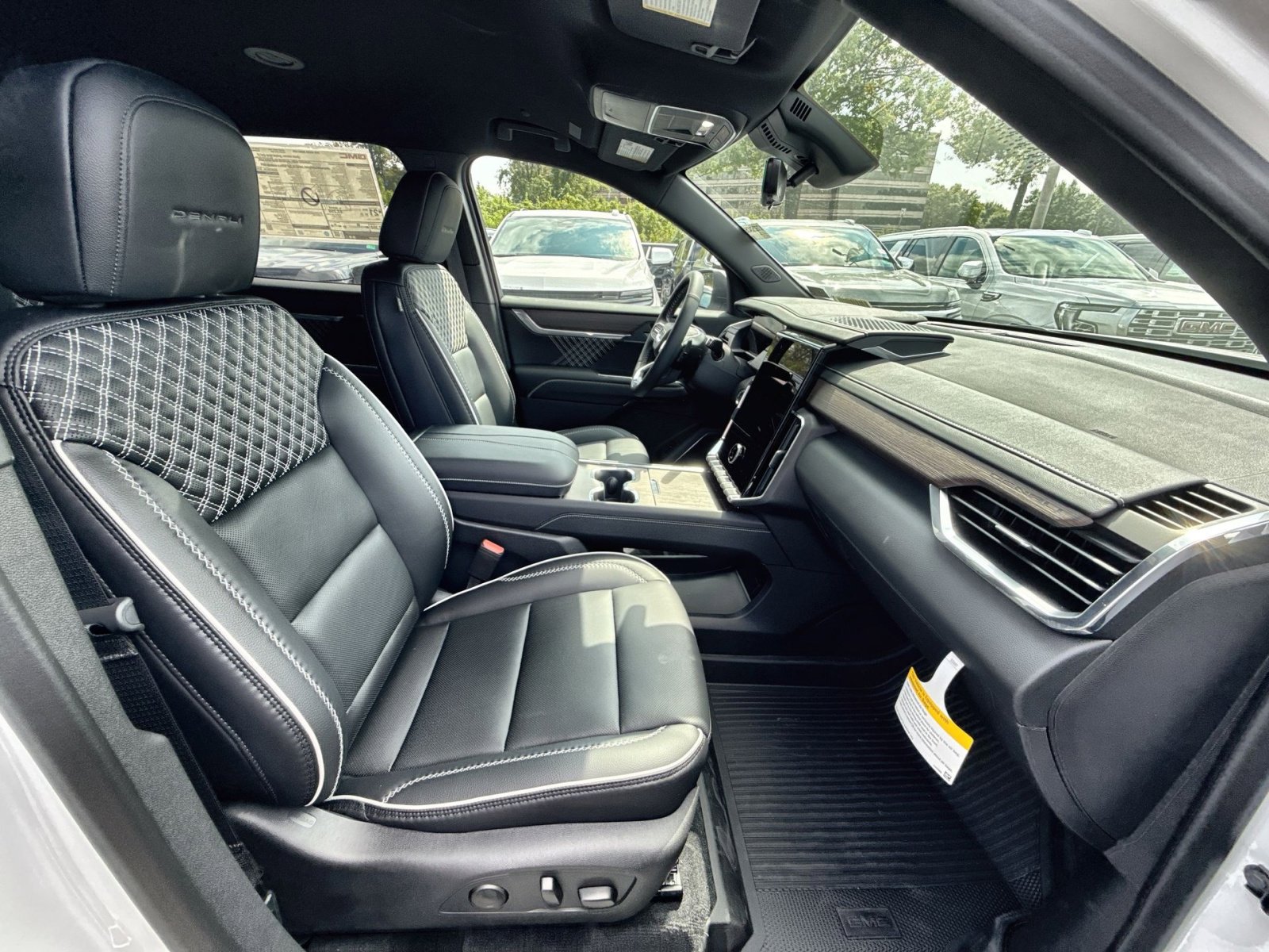 New 2026 GMC Acadia Denali w/ LPO, Floor Liner Package image 27