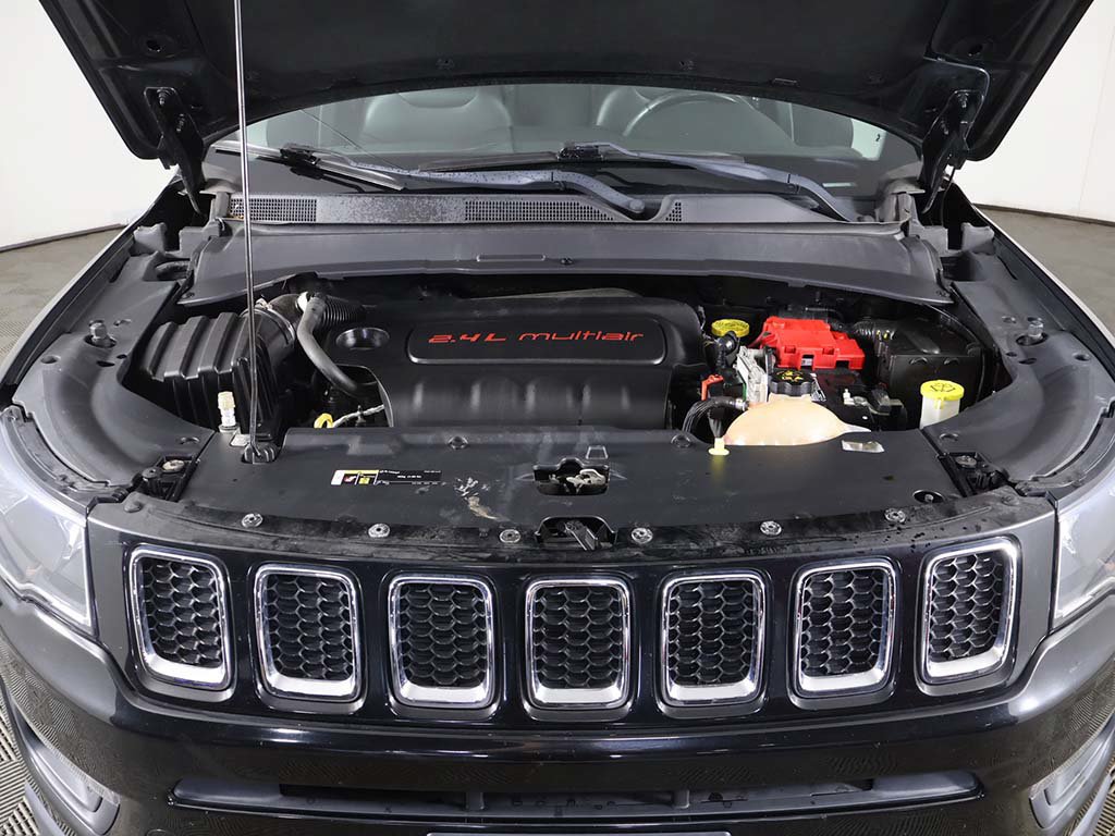 Used 2019 Jeep Compass Latitude w/ Cold Weather Group AWD/4WD image 17