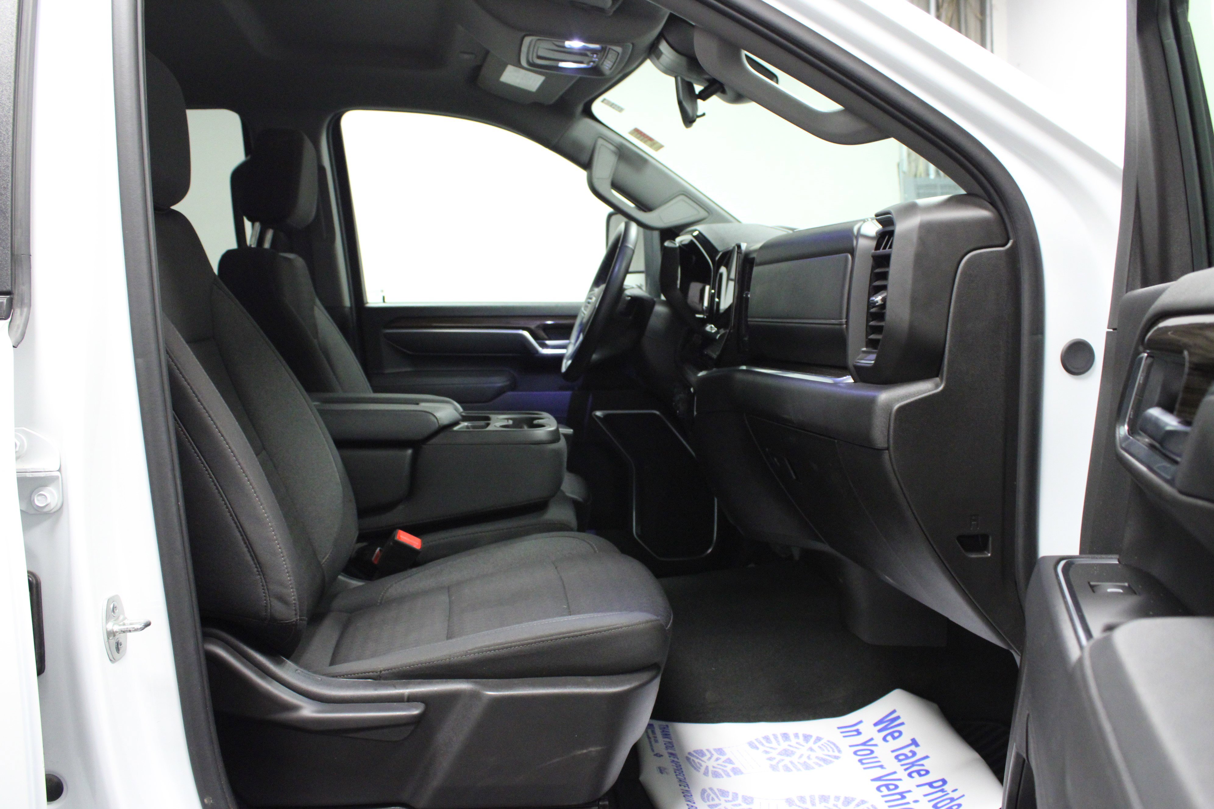 Used 2025 Chevrolet Silverado 2500 LT w/ Convenience Package image 16