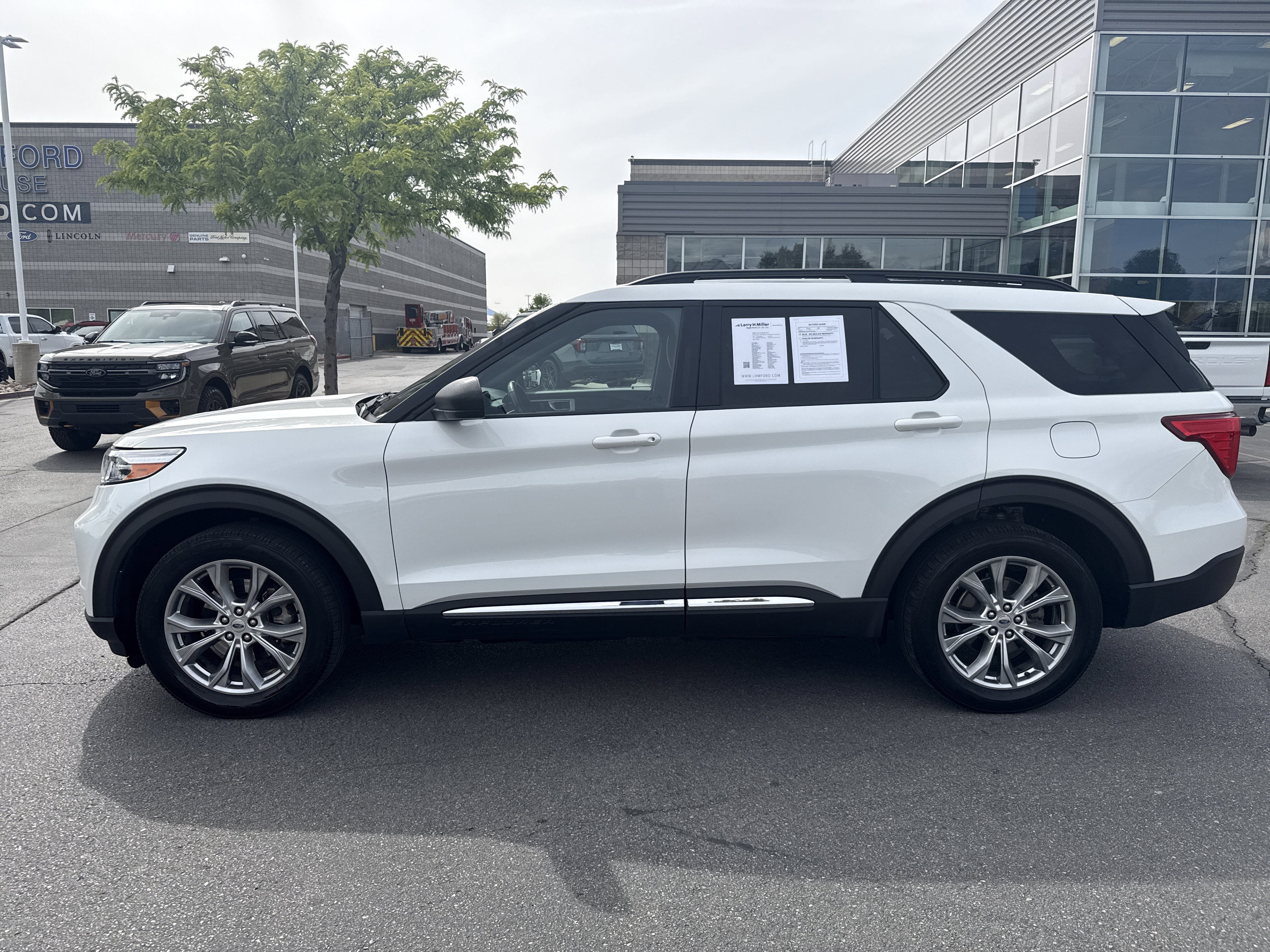 Used 2020 Ford Explorer XLT w/ Equipment Group 202A AWD/4WD image 2