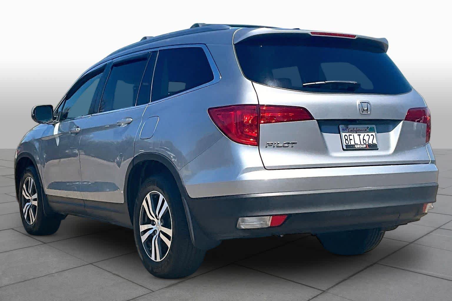 Used 2018 Honda Pilot EX image 11