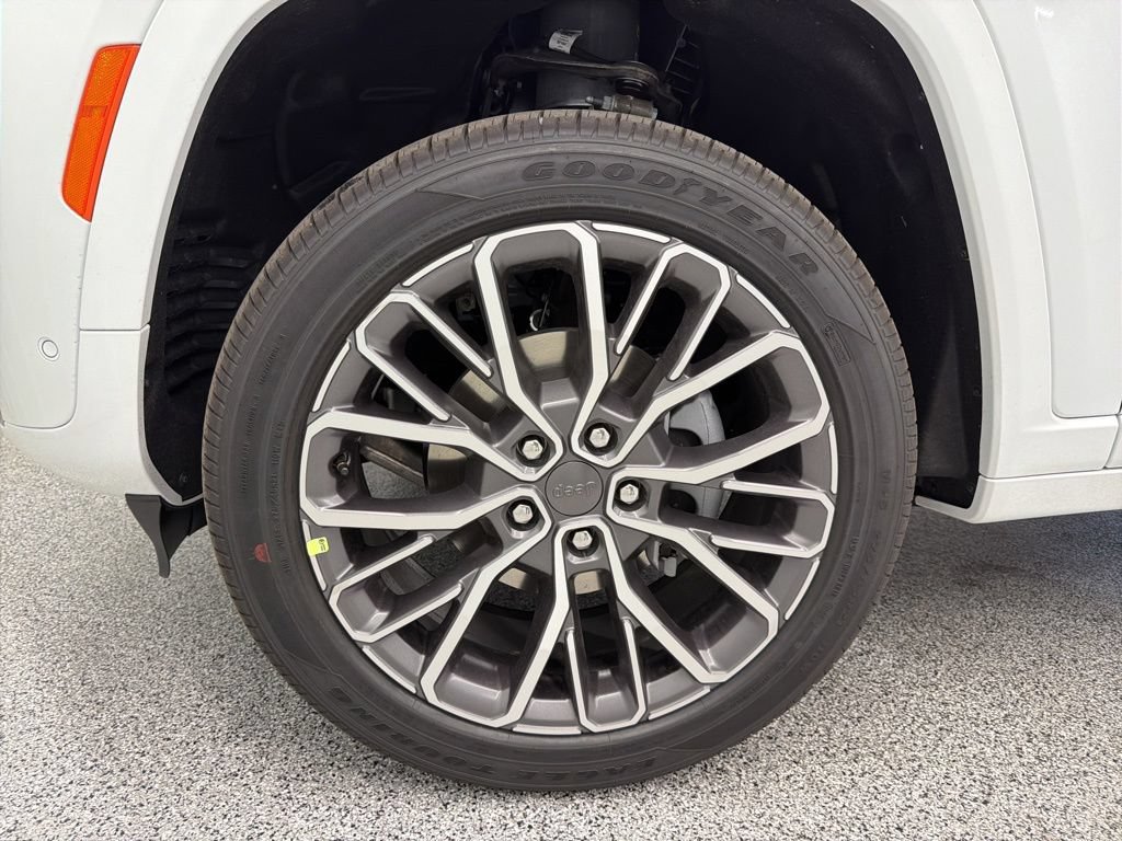 New 2026 Jeep Grand Cherokee Summit AWD/4WD image 11