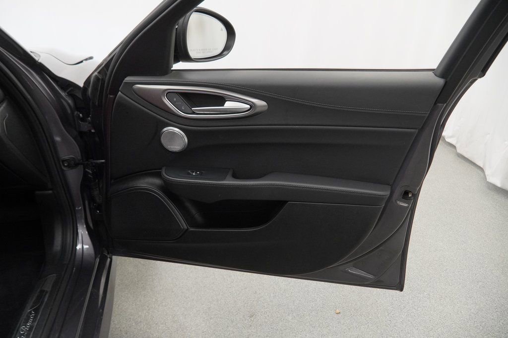 Used 2024 Alfa Romeo Giulia Veloce image 44