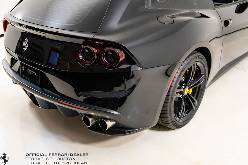 Used 2018 Ferrari GTC4Lusso image 27