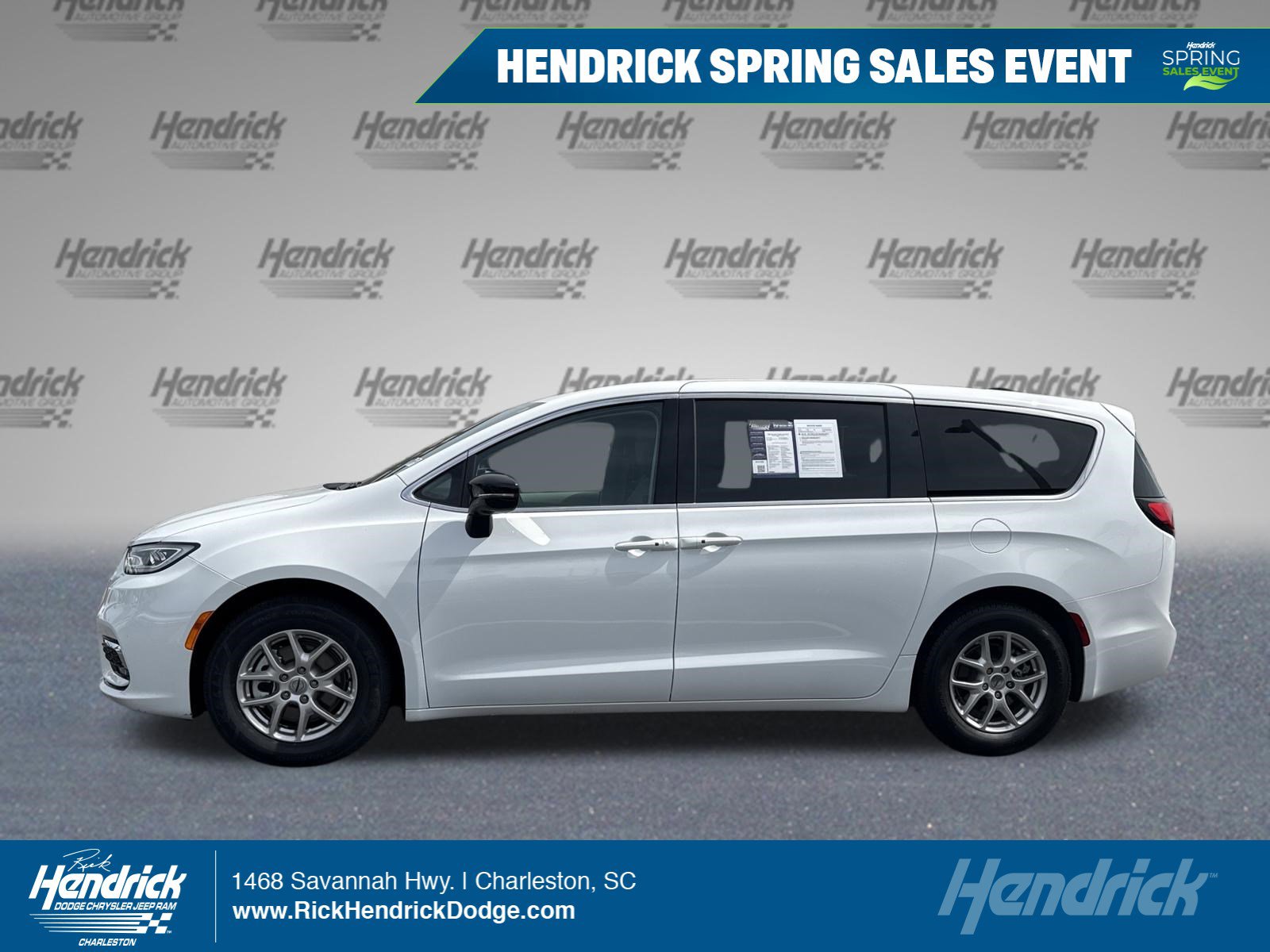 Used 2024 Chrysler Pacifica Touring-L FWD image 1