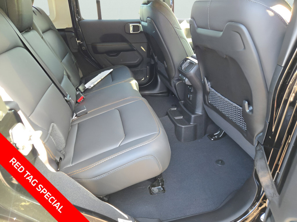 New 2026 Jeep Wrangler Unlimited Sahara AWD/4WD image 11
