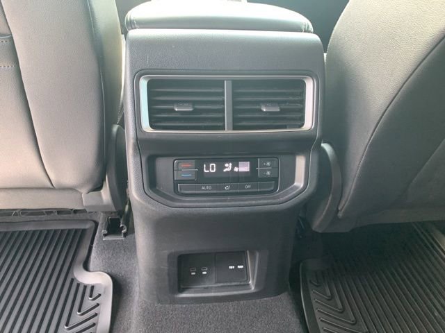 Used 2025 Volkswagen Atlas SE FWD image 19