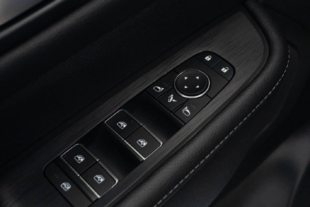 Used 2025 Nissan Armada SL AWD/4WD image 18