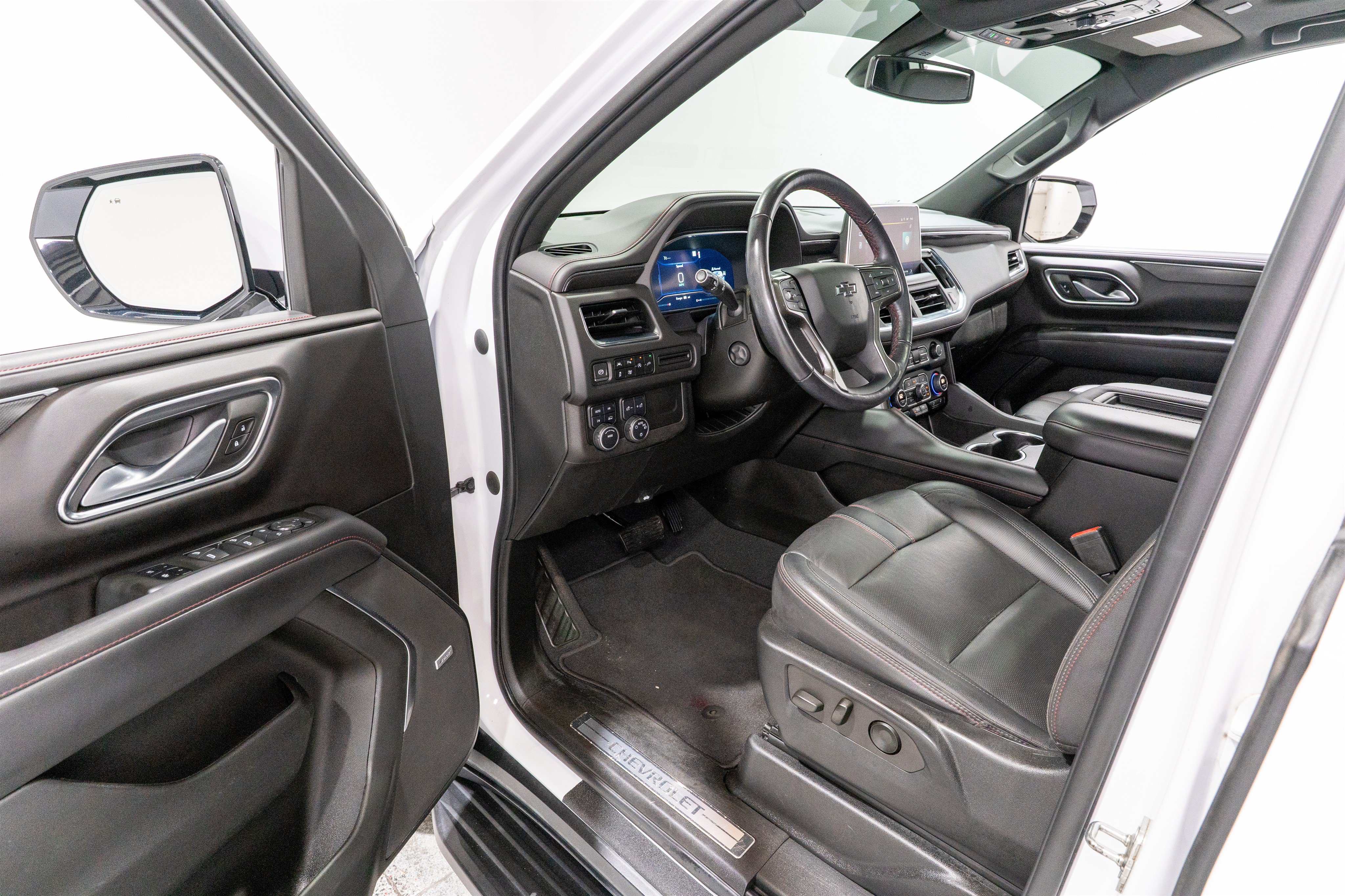 Used 2022 Chevrolet Suburban RST w/ Luxury Package AWD/4WD image 12