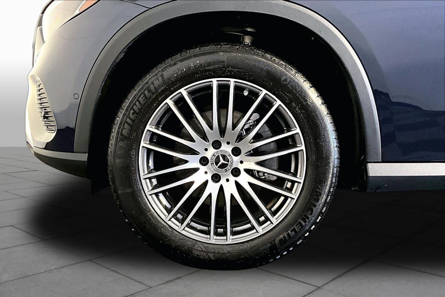 Used 2024 Mercedes-Benz GLC 300 4MATIC image 11
