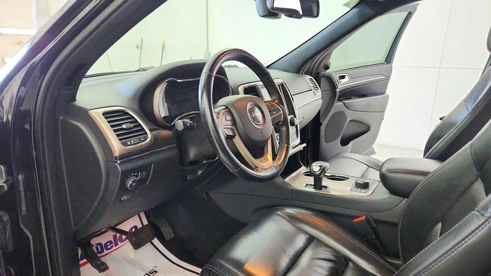 Used 2015 Jeep Grand Cherokee Limited w/ Trailer Tow Group IV AWD/4WD image 14