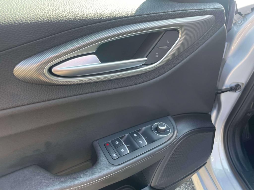 Used 2025 Alfa Romeo Giulia AWD image 17