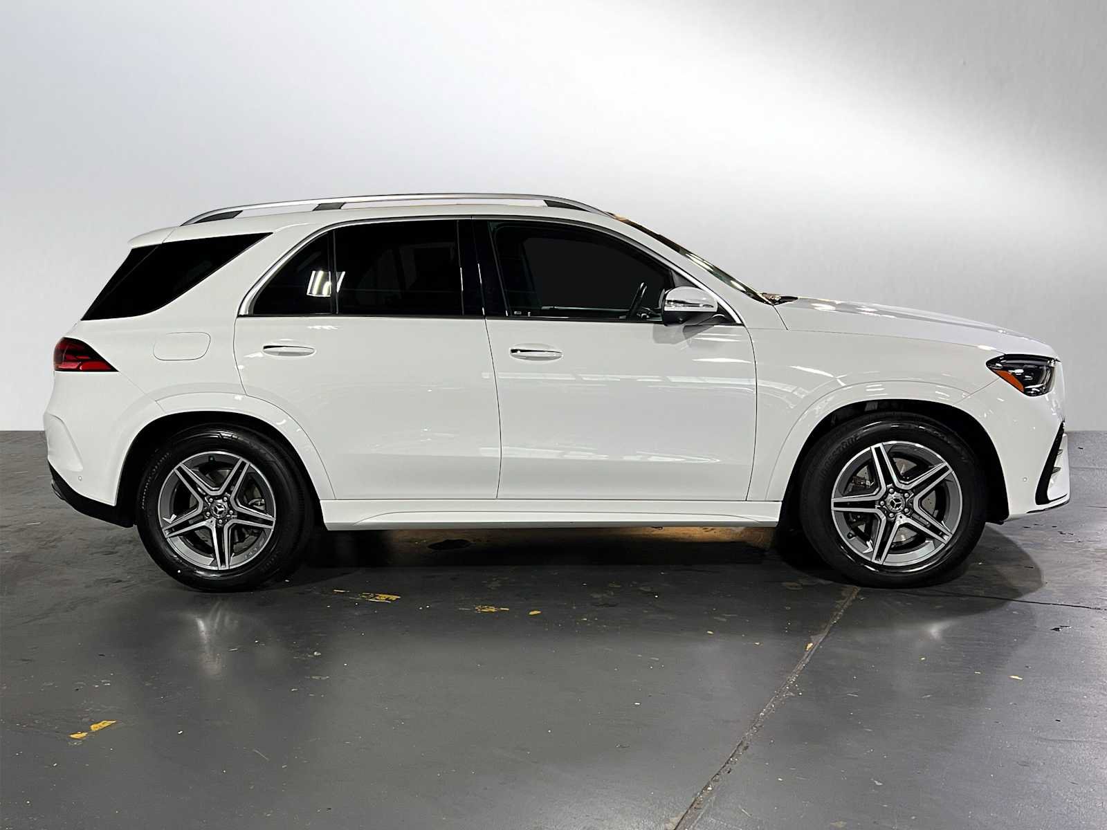 Used 2024 Mercedes-Benz GLE 350 4MATIC image 2