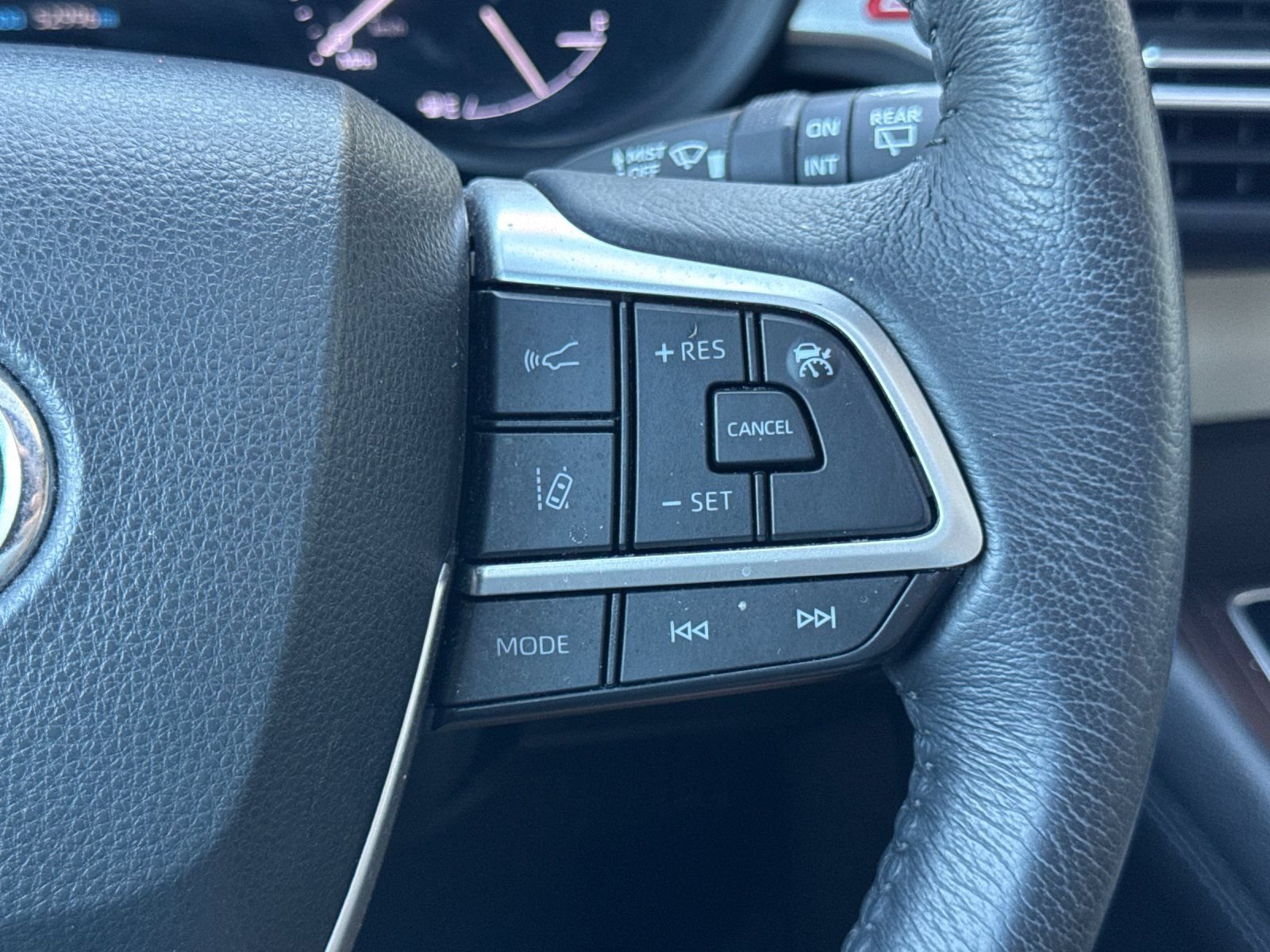 Used 2022 Toyota Sienna XLE FWD image 31