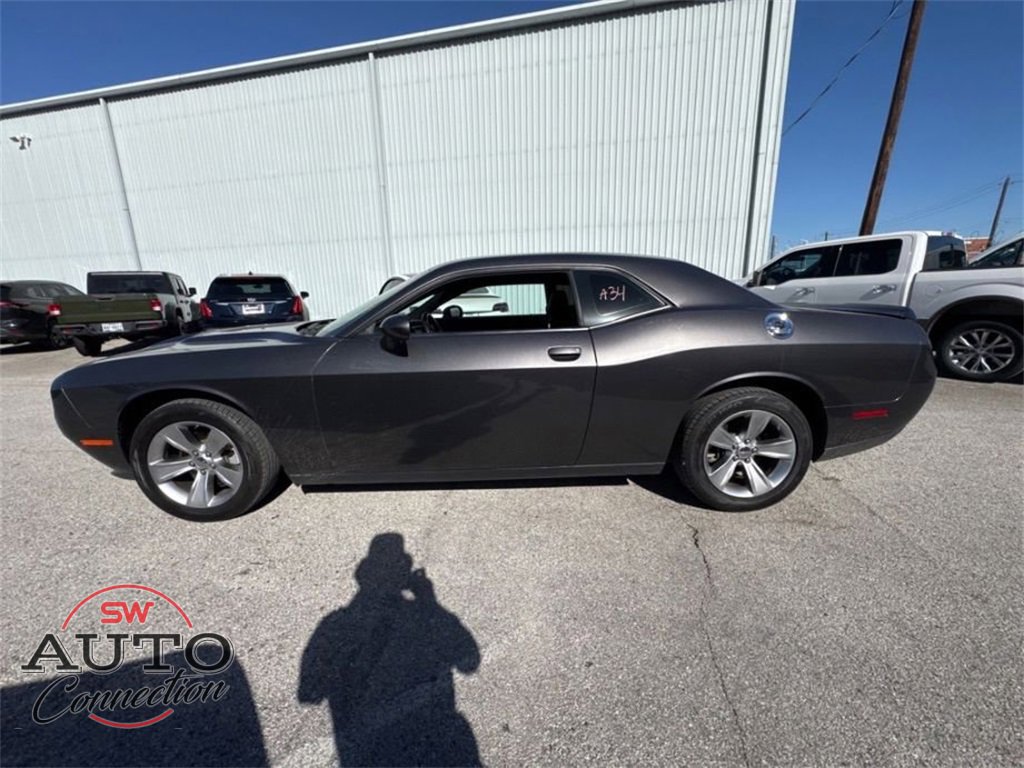Used 2023 Dodge Challenger SXT image 4