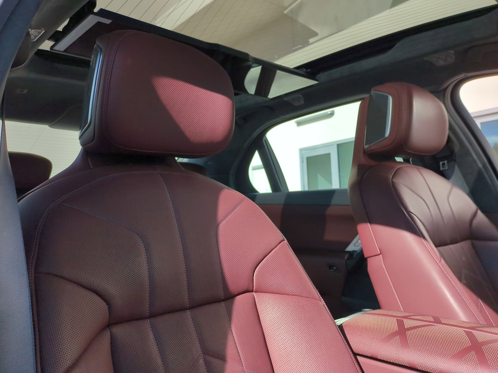 Certified 2023 BMW 740i image 35