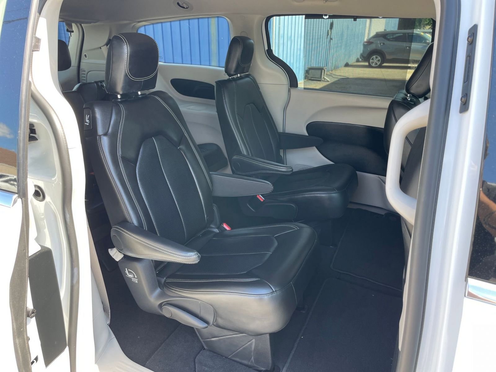 Used 2024 Chrysler Pacifica Touring-L image 24