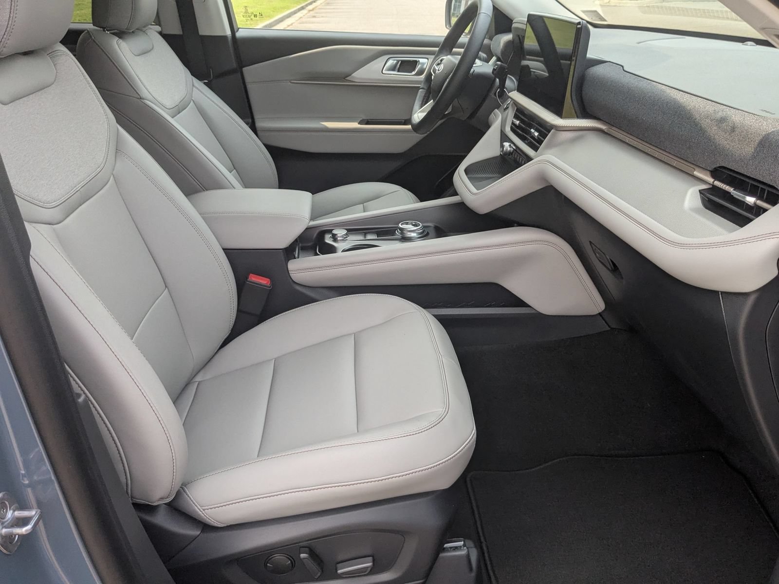 New 2026 Ford Explorer Active w/ Active Comfort Package AWD/4WD image 39