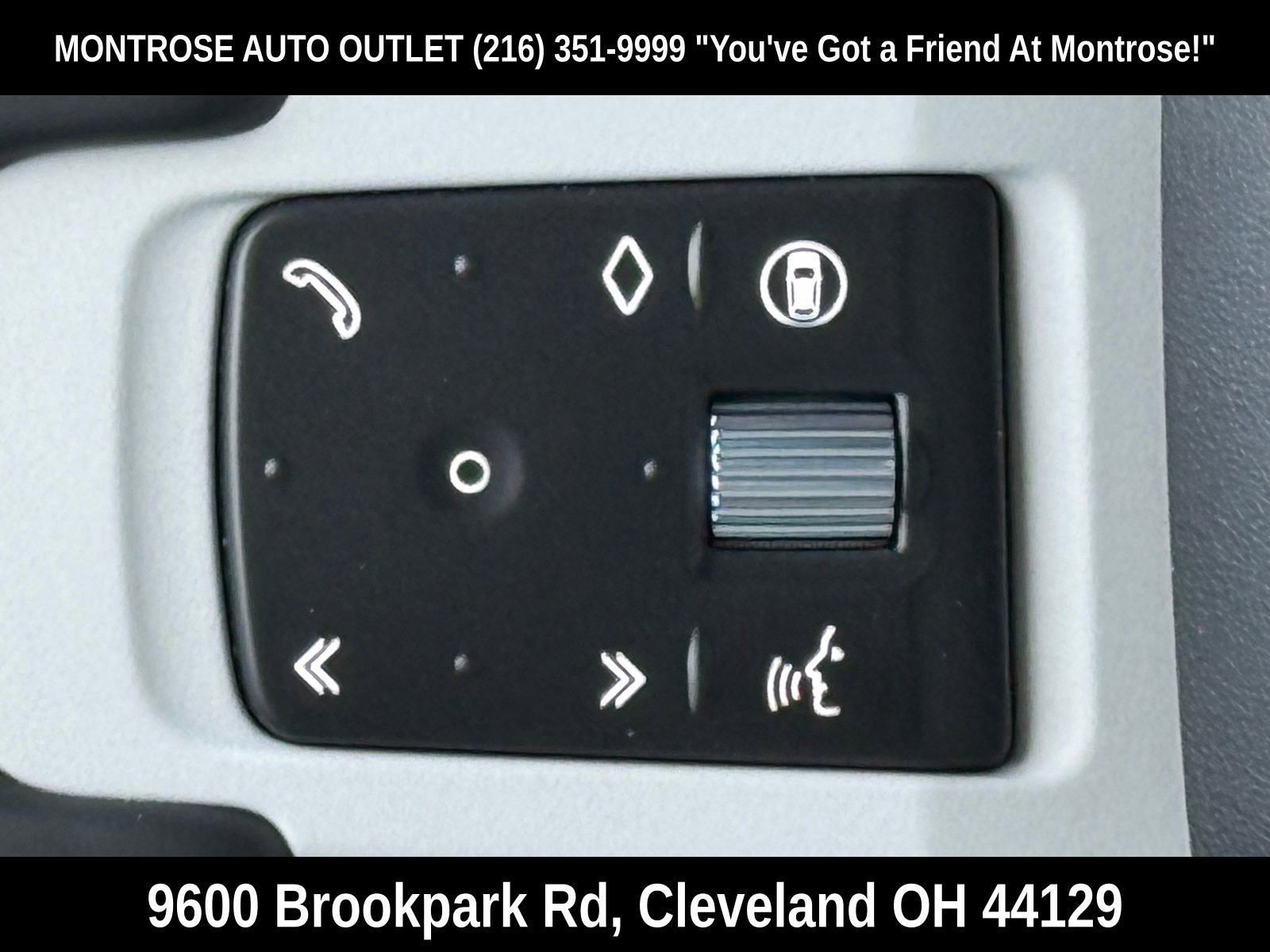 New 2026 Land Rover Defender 110 X-Dynamic SE image 32