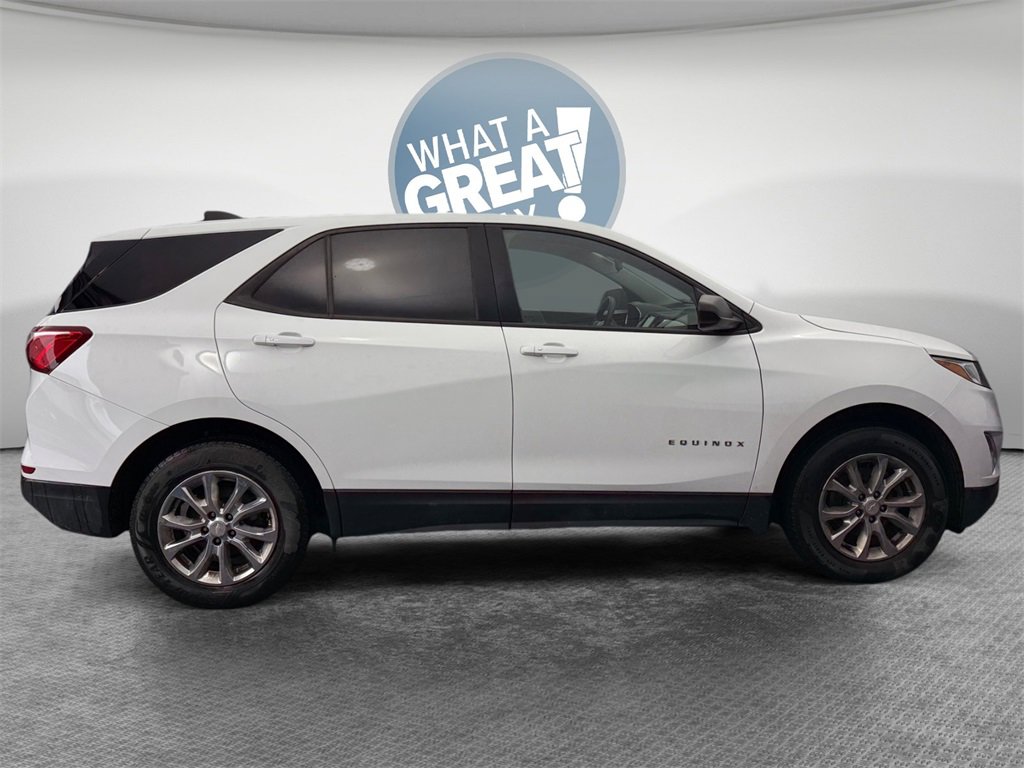 Used 2019 Chevrolet Equinox LS w/ LS Convenience Package image 2