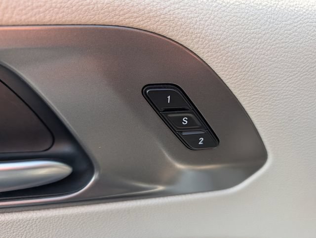 Used 2024 Chrysler Pacifica Touring-L FWD image 19