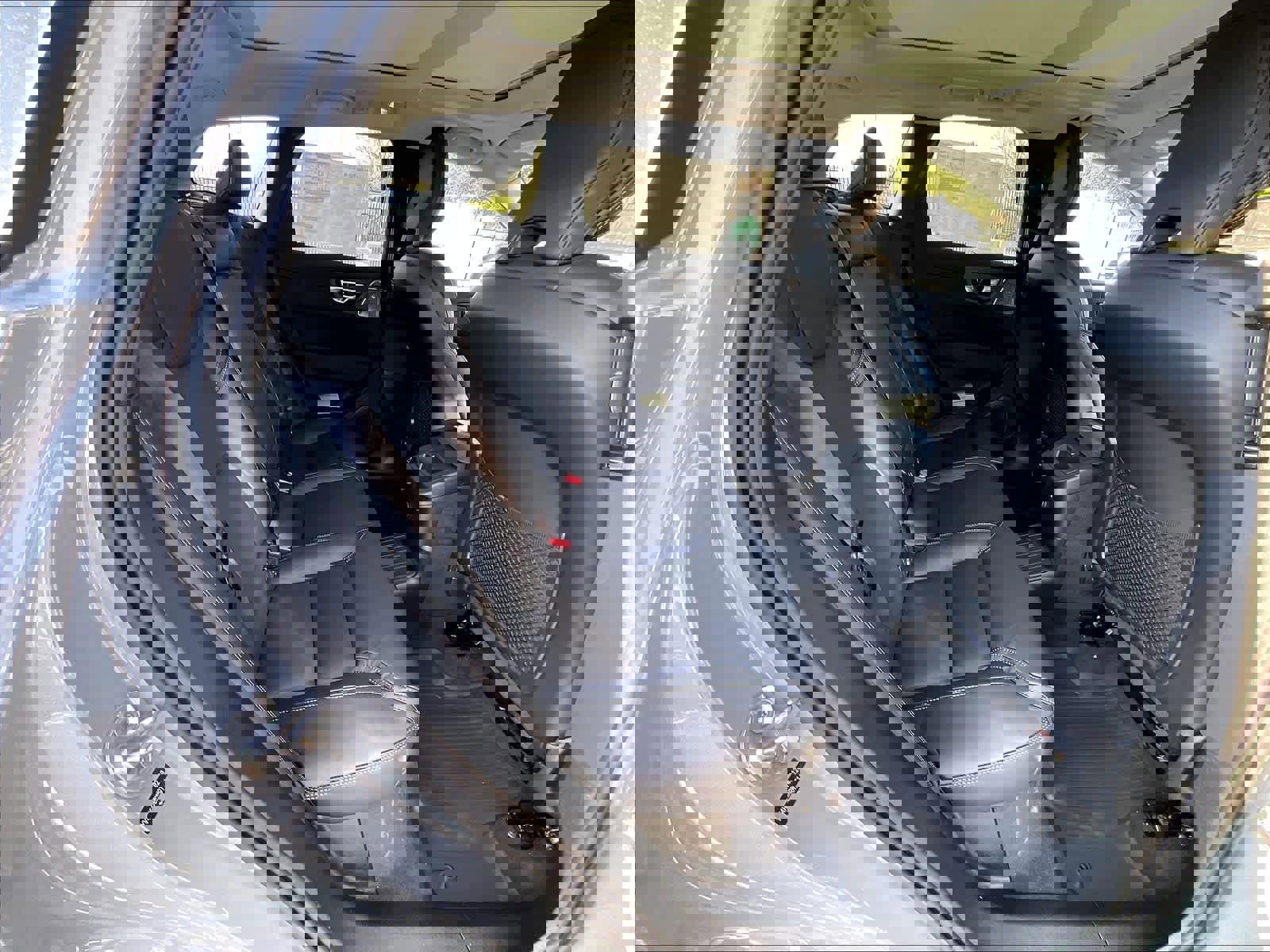 New 2026 Volvo XC60 T8 Ultra w/ Climate Package image 27