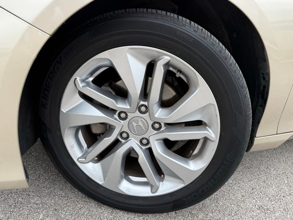 Used 2019 Honda Accord LX image 9