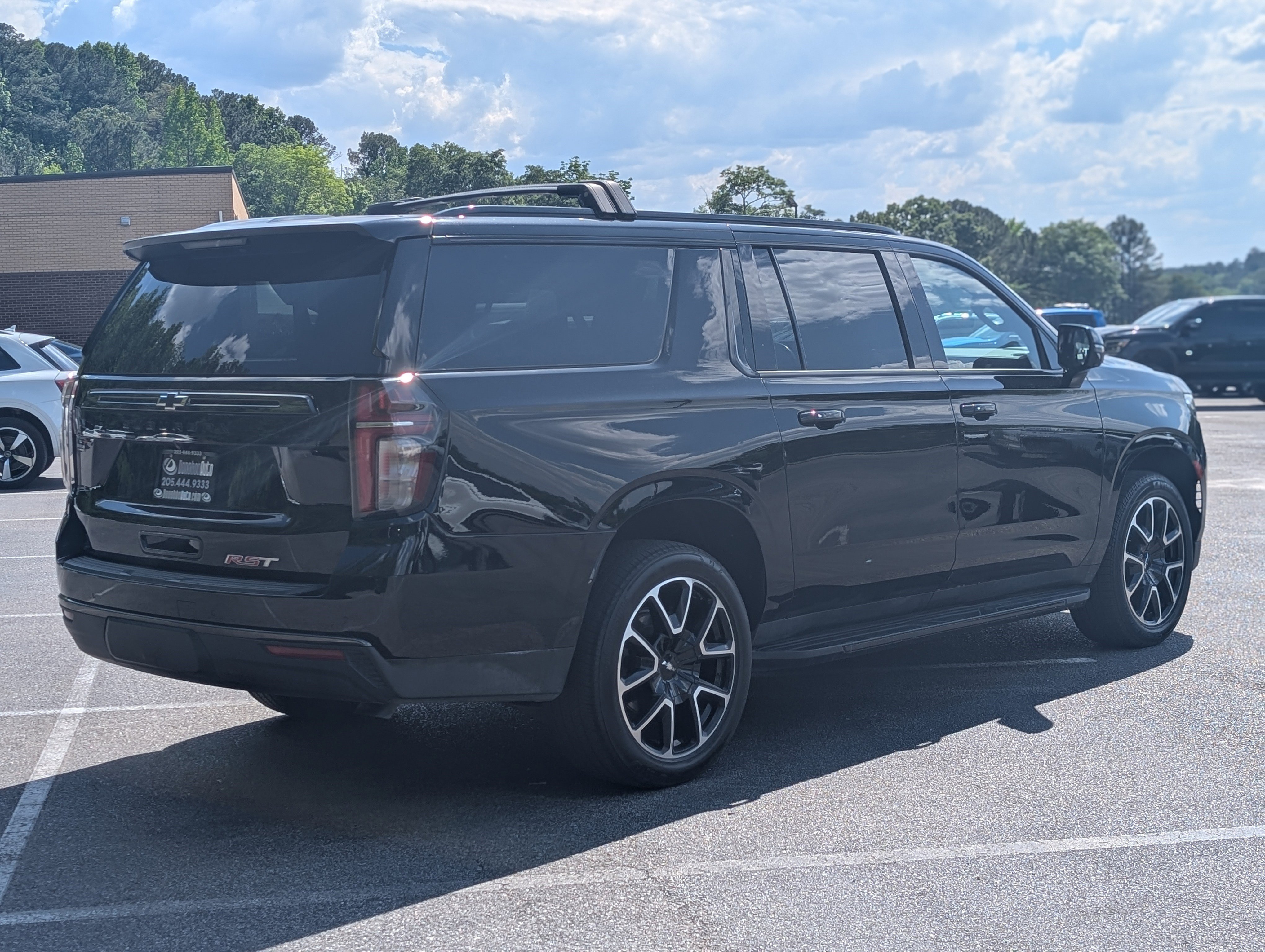 Used 2021 Chevrolet Suburban RST w/ Luxury Package RWD image 9