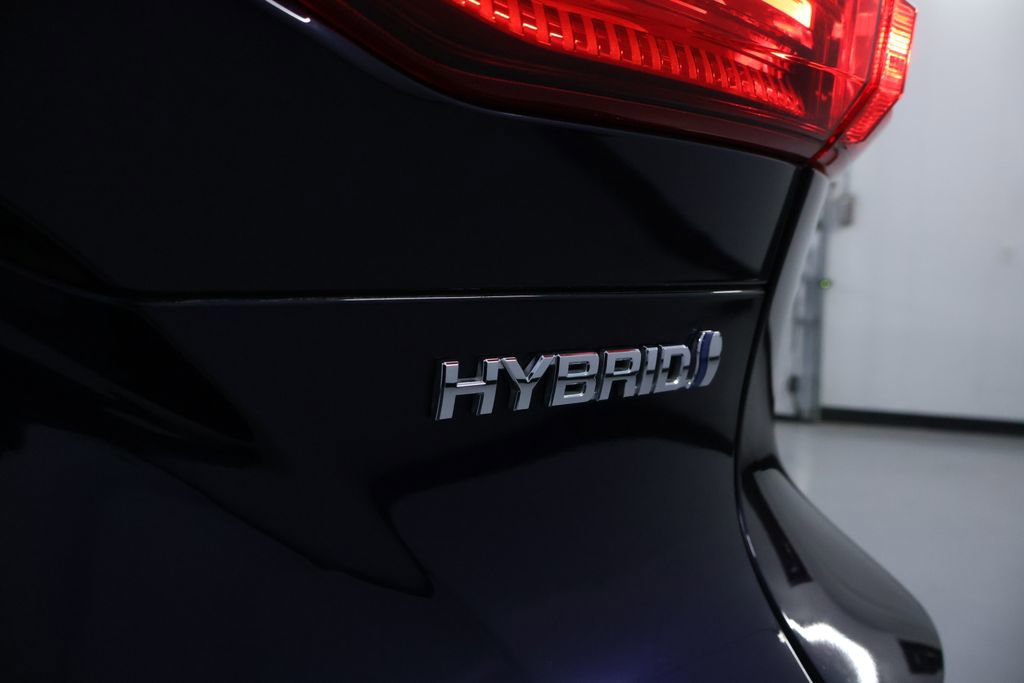 Used 2022 Toyota Venza LE AWD/4WD image 11
