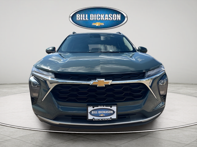 Used 2025 Chevrolet Trax LT FWD image 2