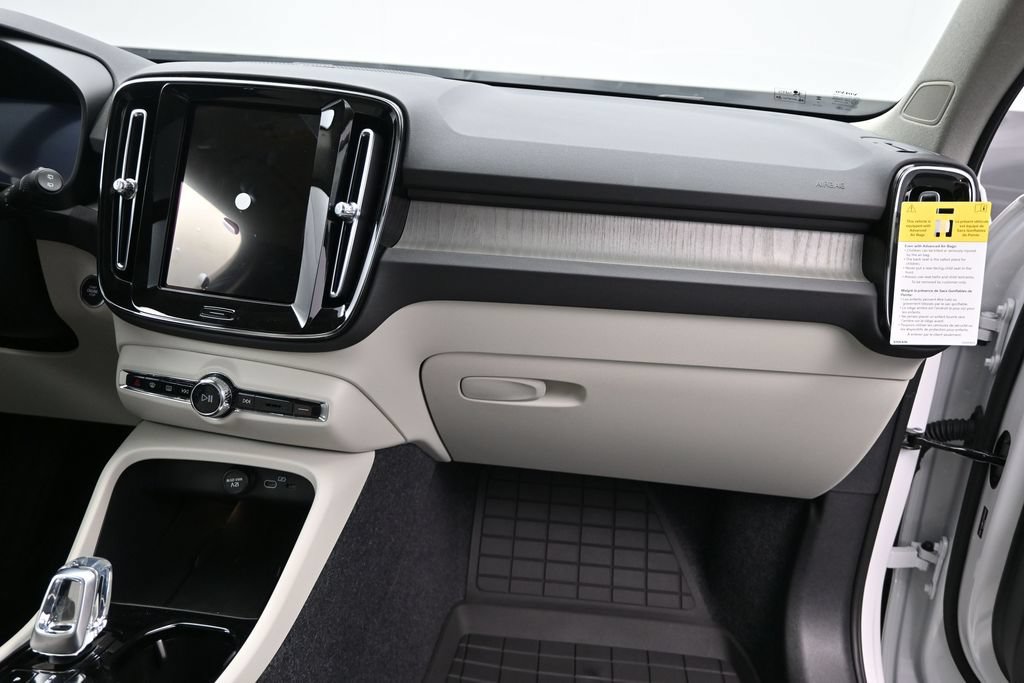 New 2026 Volvo XC40 B5 Ultra w/ Protection Package Premier AWD/4WD image 23