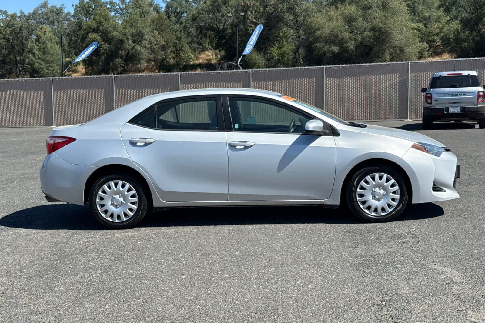 Used 2018 Toyota Corolla LE FWD image 2