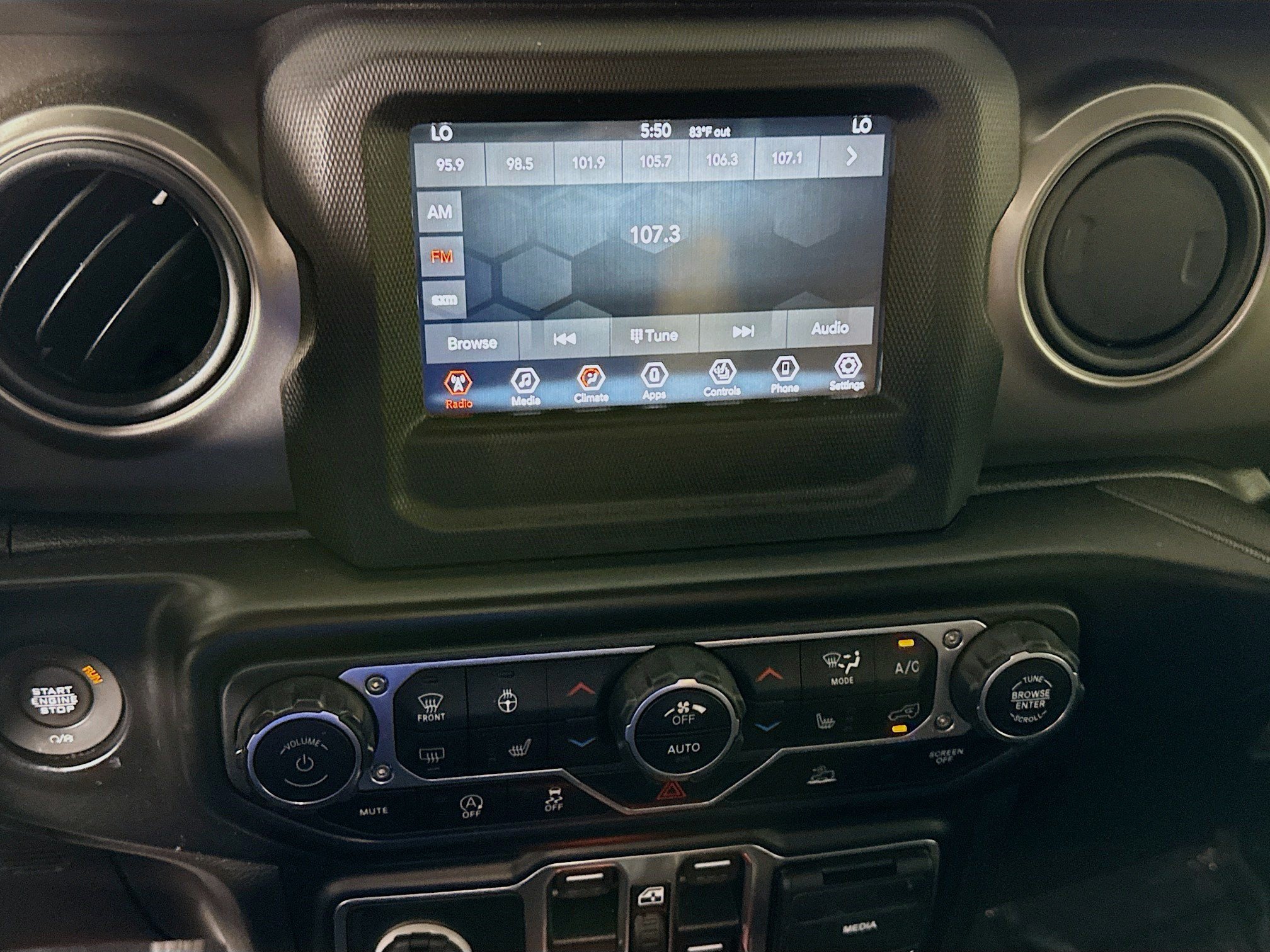 Used 2021 Jeep Gladiator Sport AWD/4WD image 18
