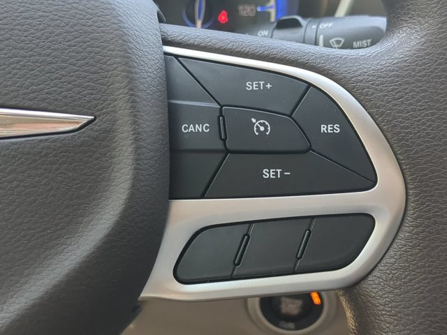 Used 2017 Chrysler Pacifica LX FWD image 23