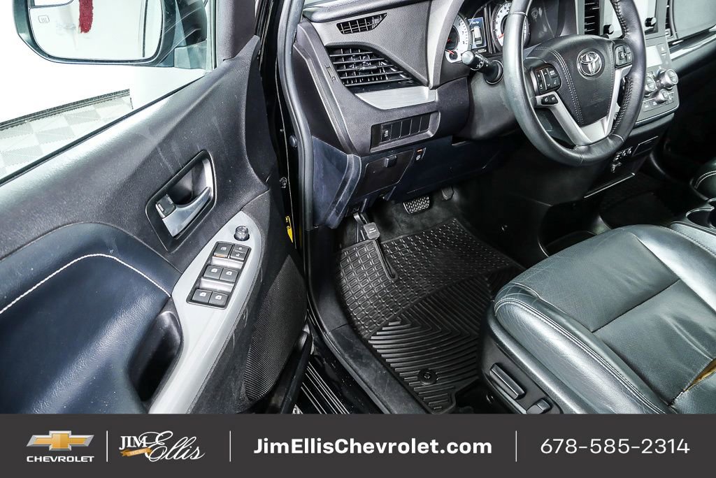 Used 2016 Toyota Sienna SE image 8