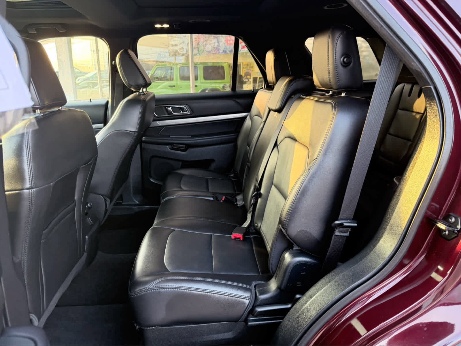 Used 2018 Ford Explorer XLT w/ Equipment Group 202A image 13