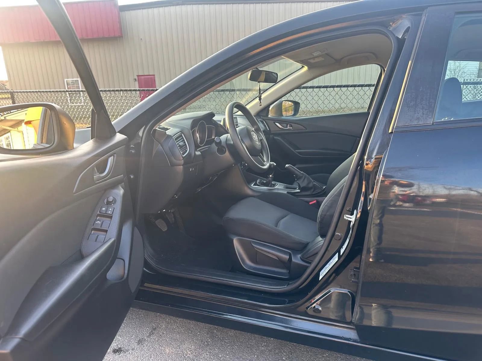 Used 2014 MAZDA MAZDA3 i SV FWD image 5