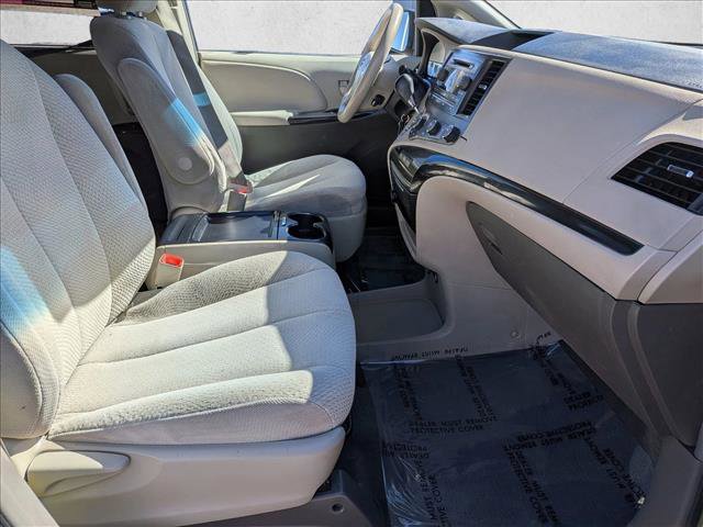 Used 2011 Toyota Sienna LE w/ Towing Pkg image 23