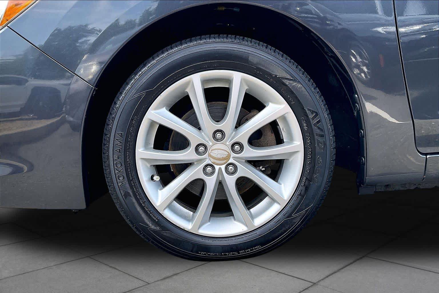 Used 2013 Subaru Impreza 2.0i Premium w/ All-Weather Pkg AWD/4WD image 11