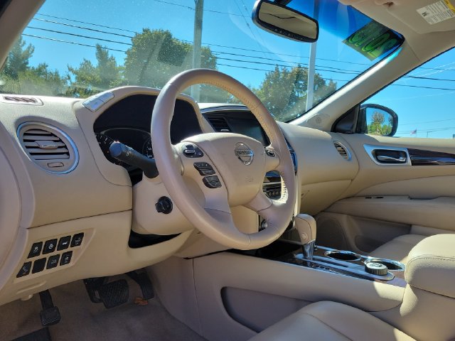 Used 2015 Nissan Pathfinder Platinum w/ Cargo Package FWD image 6