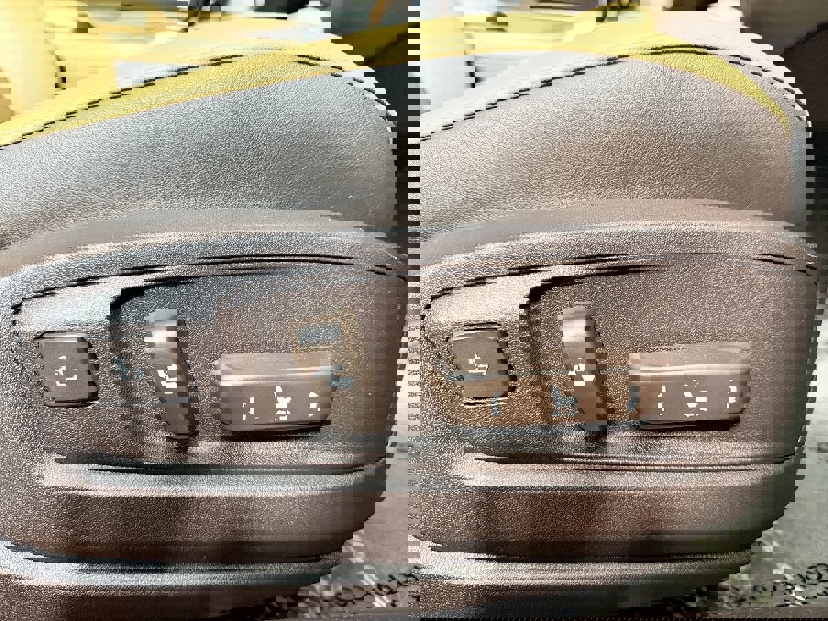 Used 2016 Lexus ES 350 w/ Navigation System Package image 48