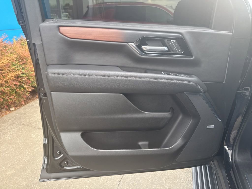 Used 2026 GMC Yukon Denali w/ Sun & Power Step Package image 18