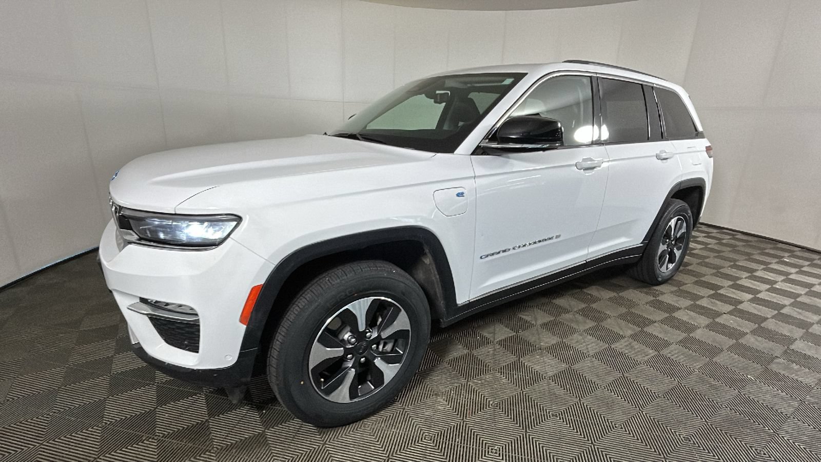 Used 2023 Jeep Grand Cherokee 4WD 4xe w/ Luxury Tech Group II image 7