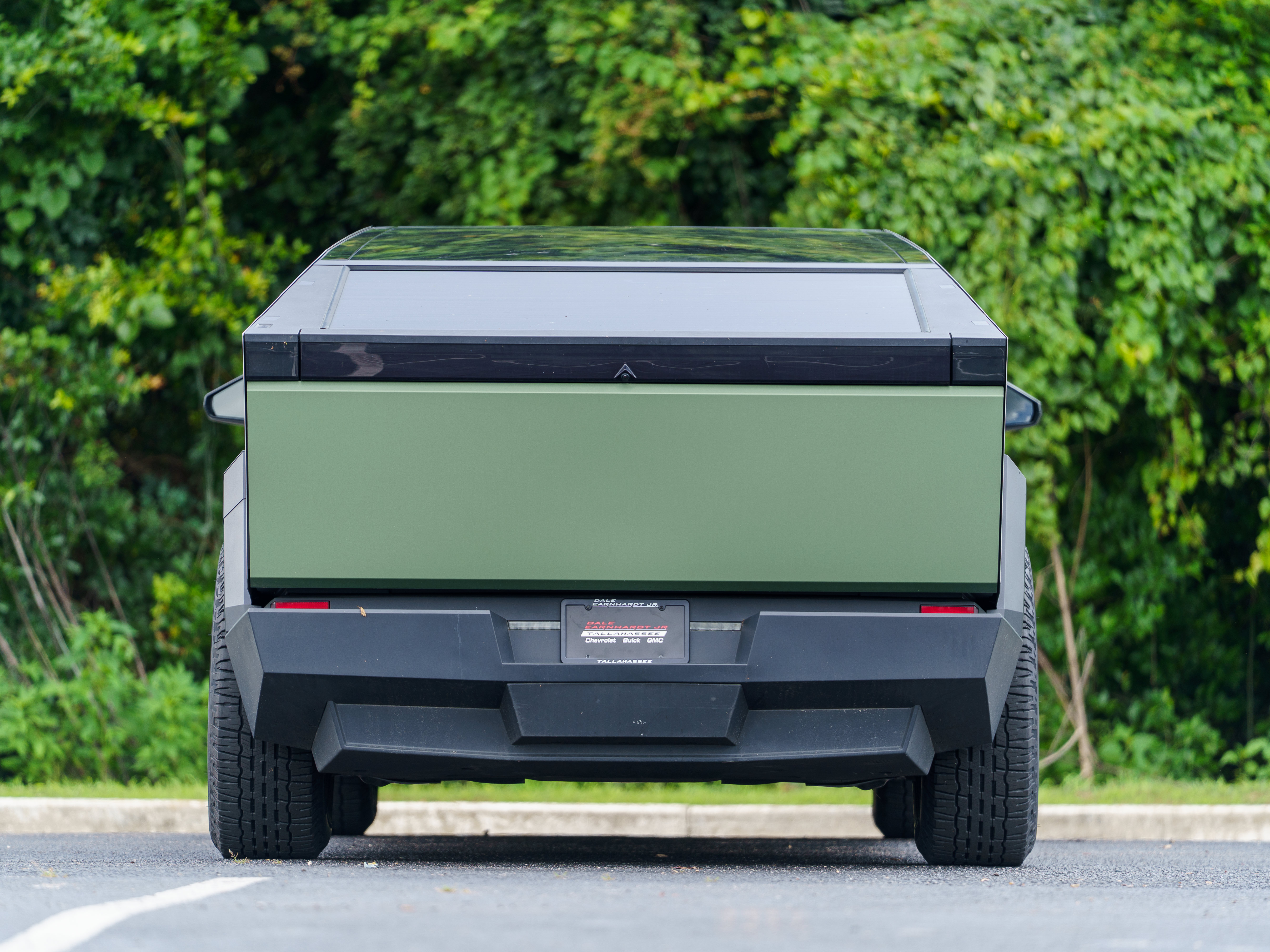 Used 2025 Tesla Cybertruck AWD Crew Cab image 41