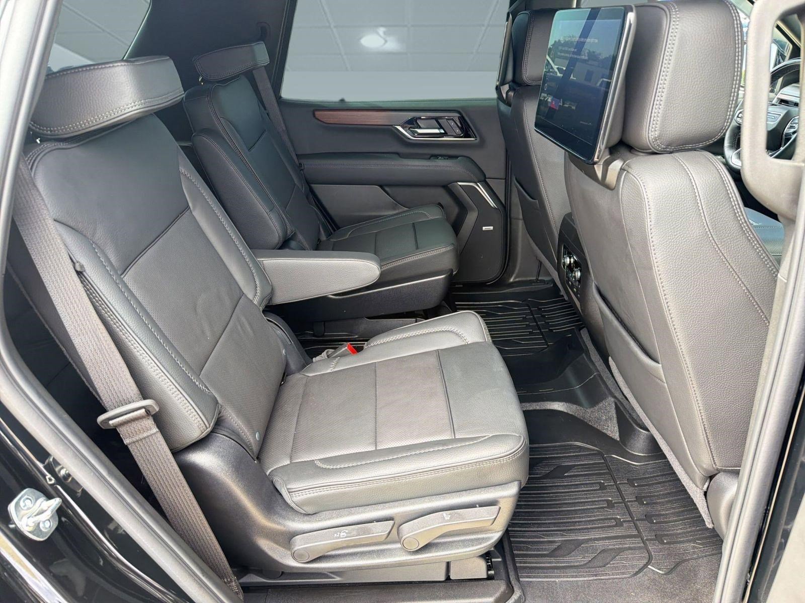 Used 2025 GMC Yukon Denali w/ Denali Reserve Package image 30